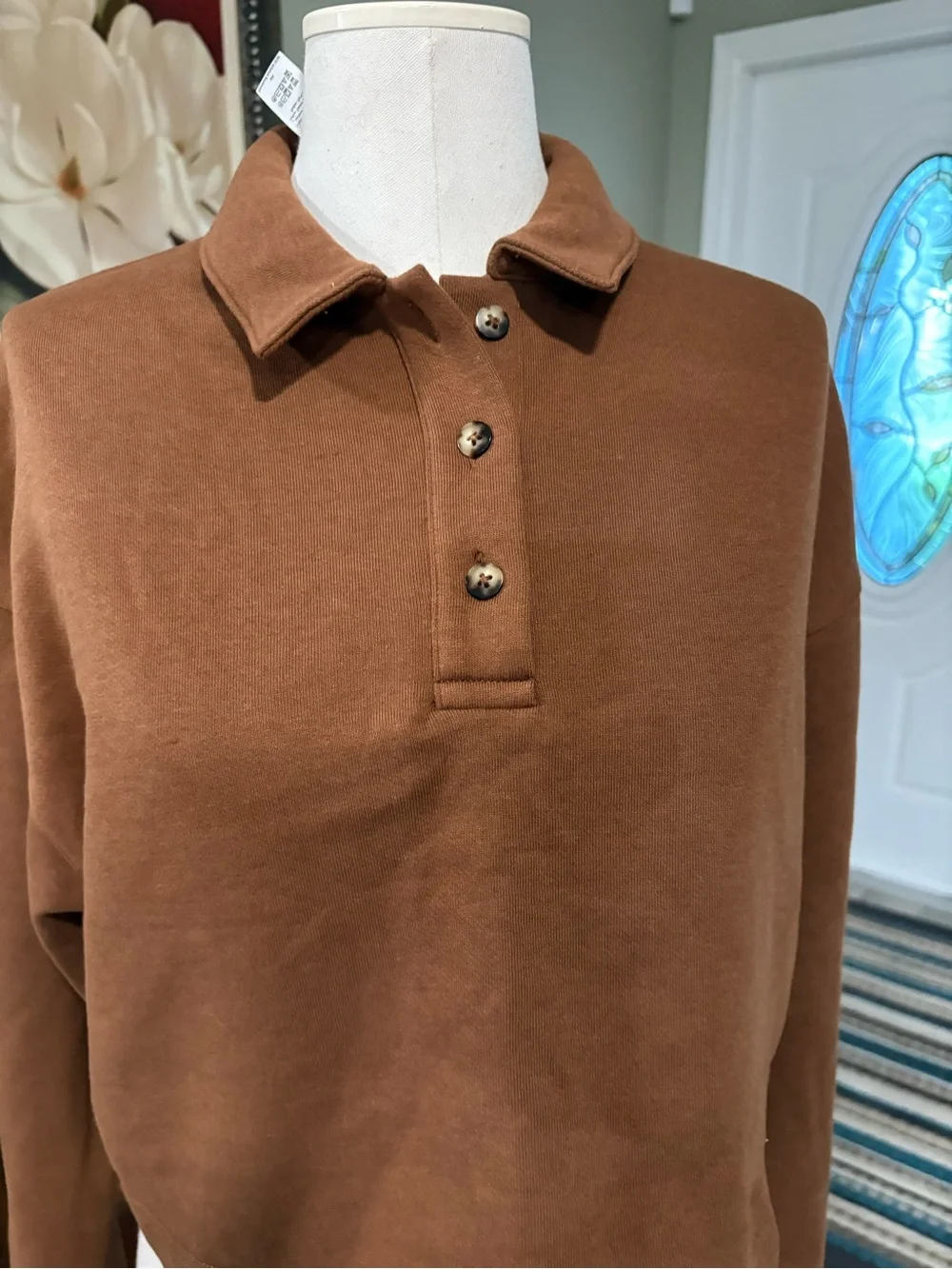 ALO Yoga Cropped Polo Sweatshirt in Brown